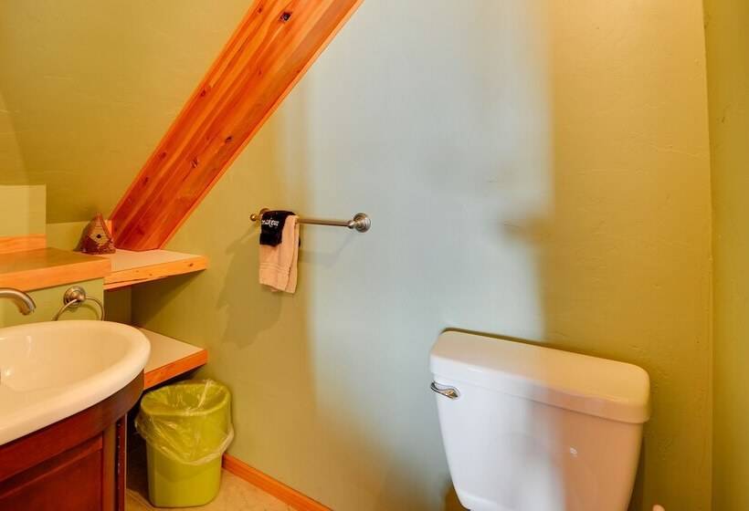 Off The Beaten Path  Cabin W/ Mtn Views & Hot Tub