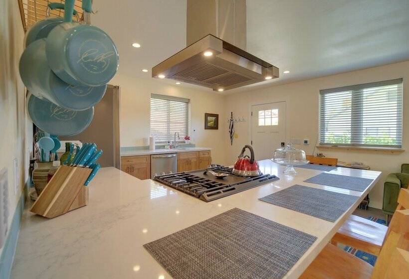 Old Town Cottonwood Cottage W/ Yard, Pets Welcome