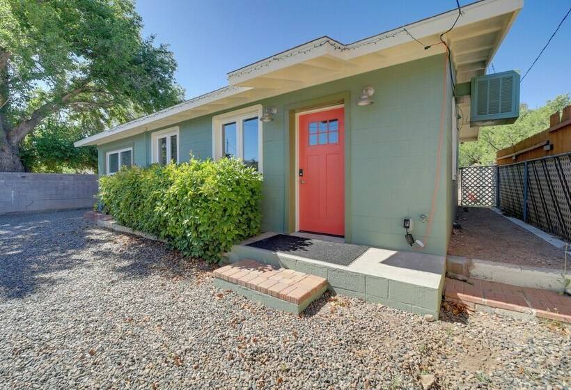Old Town Cottonwood Cottage W/ Yard, Pets Welcome