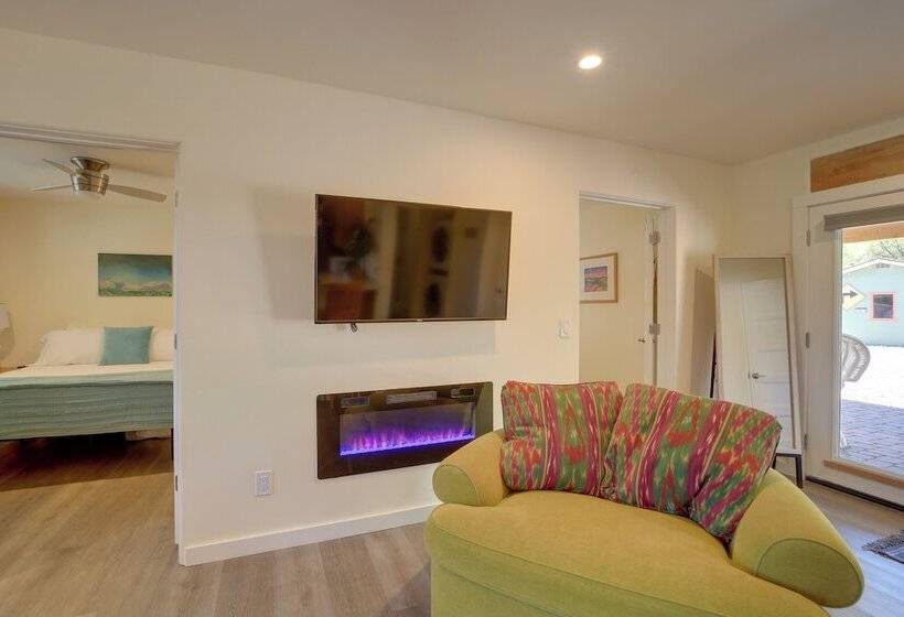 Old Town Cottonwood Cottage W/ Yard, Pets Welcome