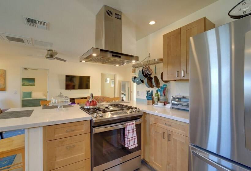 Old Town Cottonwood Cottage W/ Yard, Pets Welcome