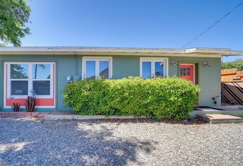 Old Town Cottonwood Cottage W/ Yard, Pets Welcome