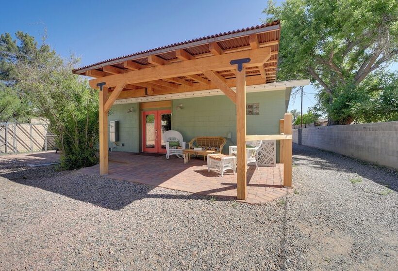 Old Town Cottonwood Cottage W/ Yard, Pets Welcome