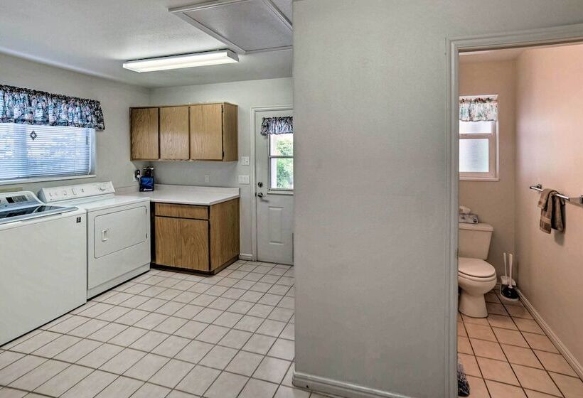 Page Home W/ Waterfall, 3 Mi To Lake Powell!