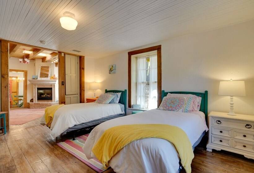 Patagonia Cottage W/ Patio & Yard: Walk To Town!