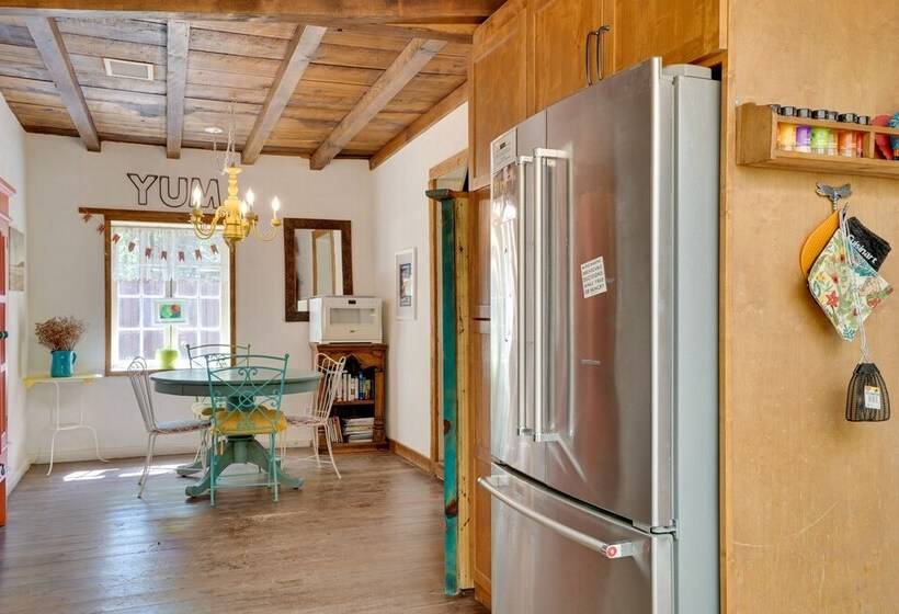 Patagonia Cottage W/ Patio & Yard: Walk To Town!