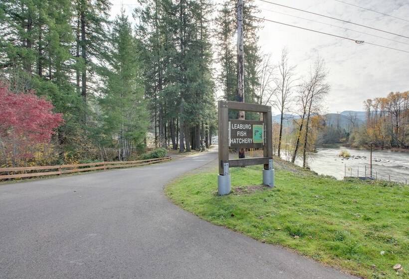 Peaceful Mckenzie River Retreat: Fish, Hike, & Ski