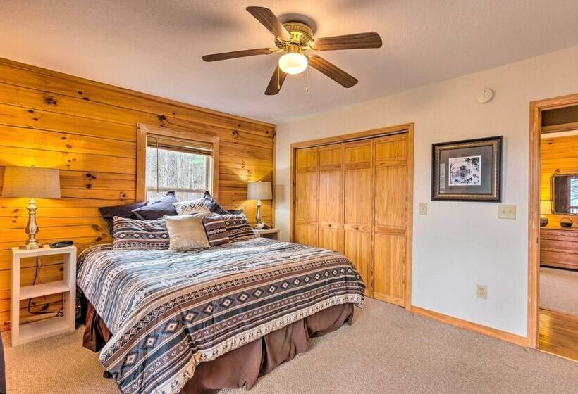 Peaceful Smoky Mountain Cabin W/ Deck & Fire Pit!