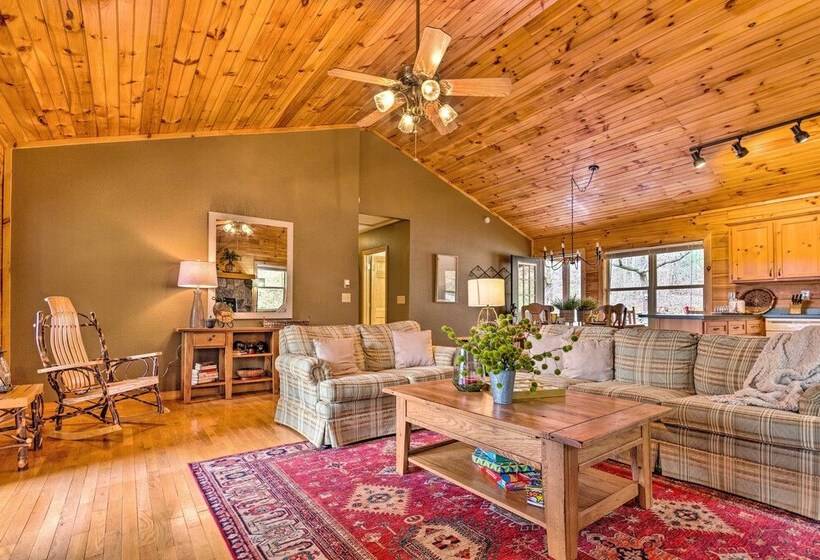 Peaceful Smoky Mountain Cabin W/ Deck & Fire Pit!