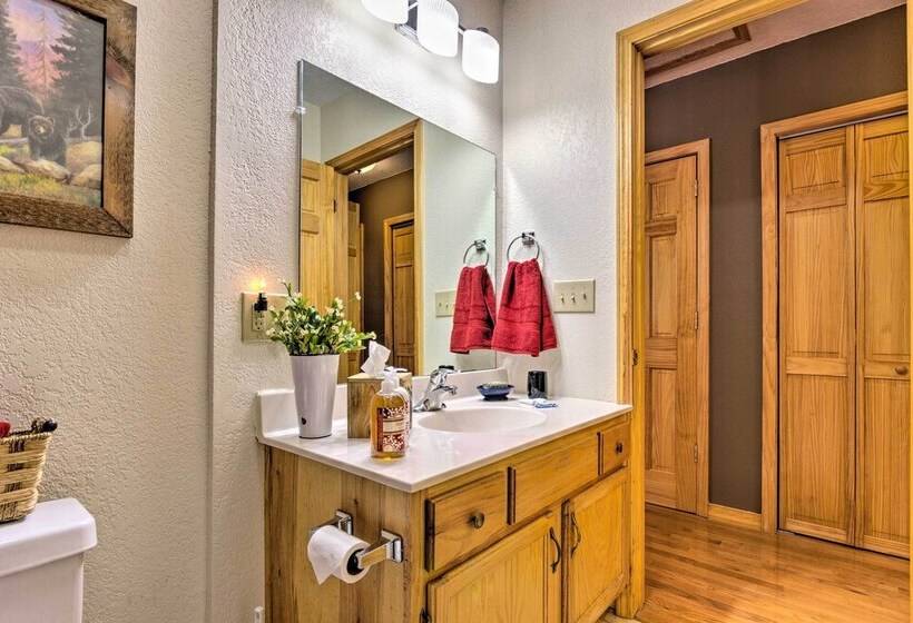 Peaceful Smoky Mountain Cabin W/ Deck & Fire Pit!