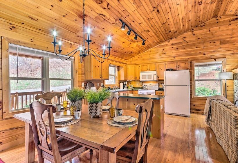 Peaceful Smoky Mountain Cabin W/ Deck & Fire Pit!