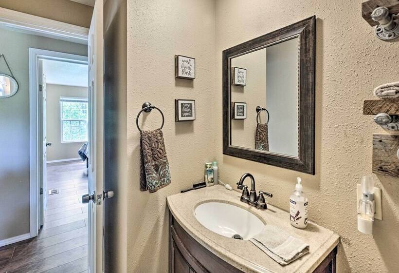 Peaceful Vadito Family Home Near Taos Valley!