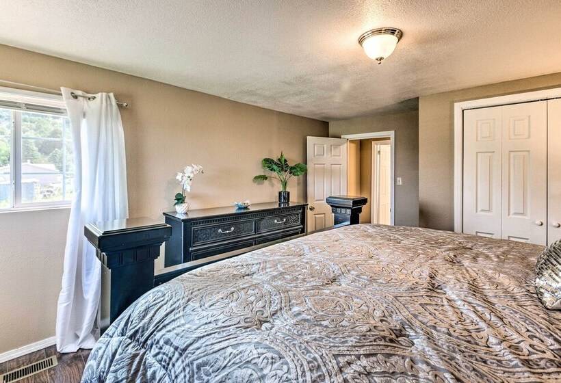 Peaceful Vadito Family Home Near Taos Valley!