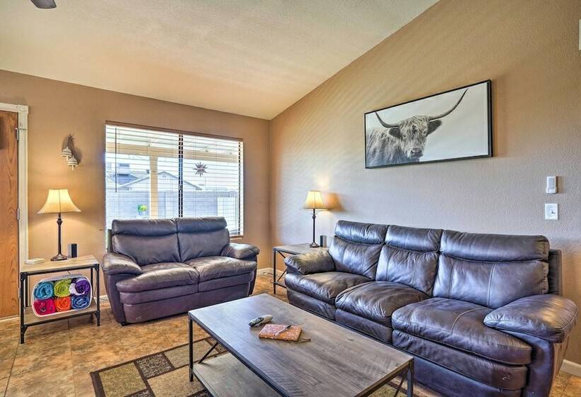 Peoria Home W/ Large Yard ~ 14 Mi To Phoenix!