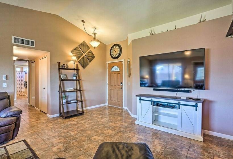 Peoria Home W/ Large Yard ~ 14 Mi To Phoenix!