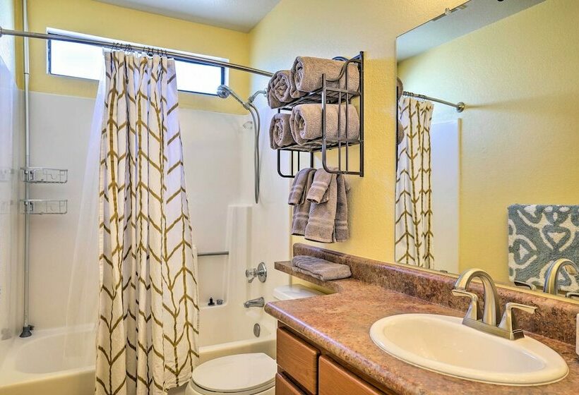 Peoria Home W/ Large Yard ~ 14 Mi To Phoenix!