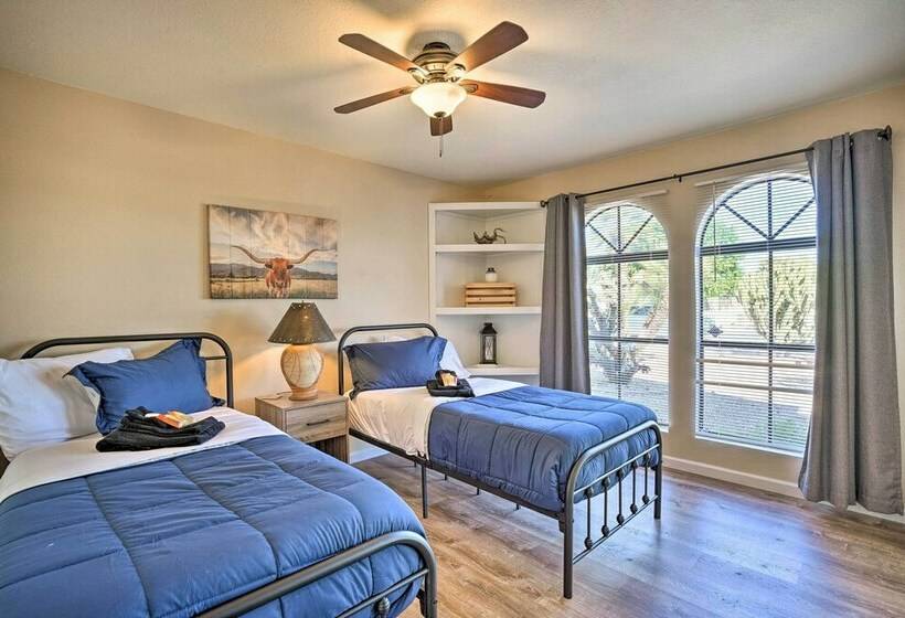 Peoria Home W/ Large Yard ~ 14 Mi To Phoenix!