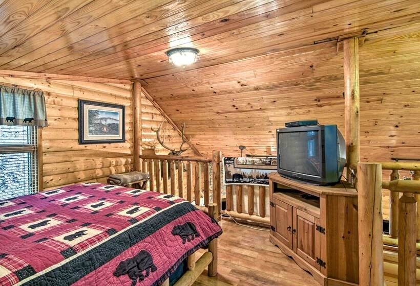 Pet Friendly Cosby Log Cabin W/ Backyard & Porch!