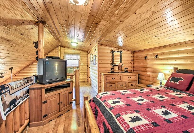 Pet Friendly Cosby Log Cabin W/ Backyard & Porch!