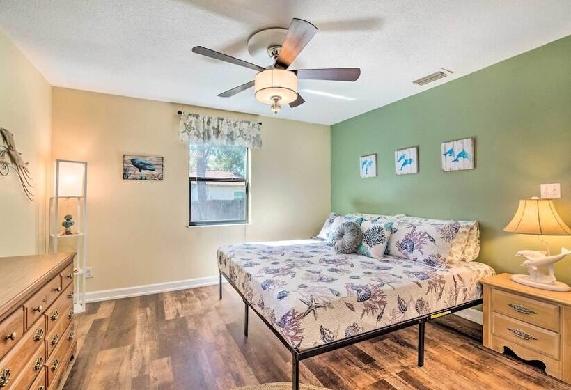 Pet Friendly Crystal River Home W/ Hot Tub!