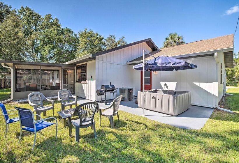 Pet Friendly Crystal River Home W/ Hot Tub!