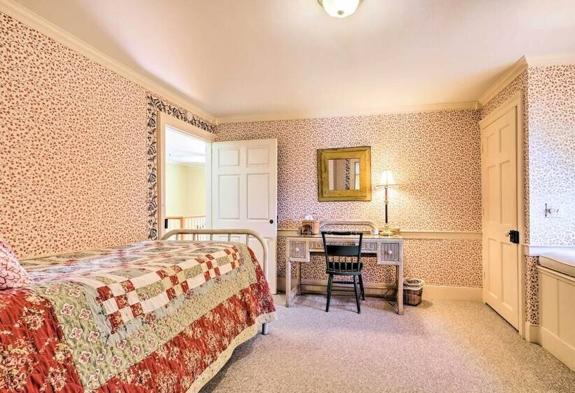 Pet Friendly Quantico Home W/ River Views!