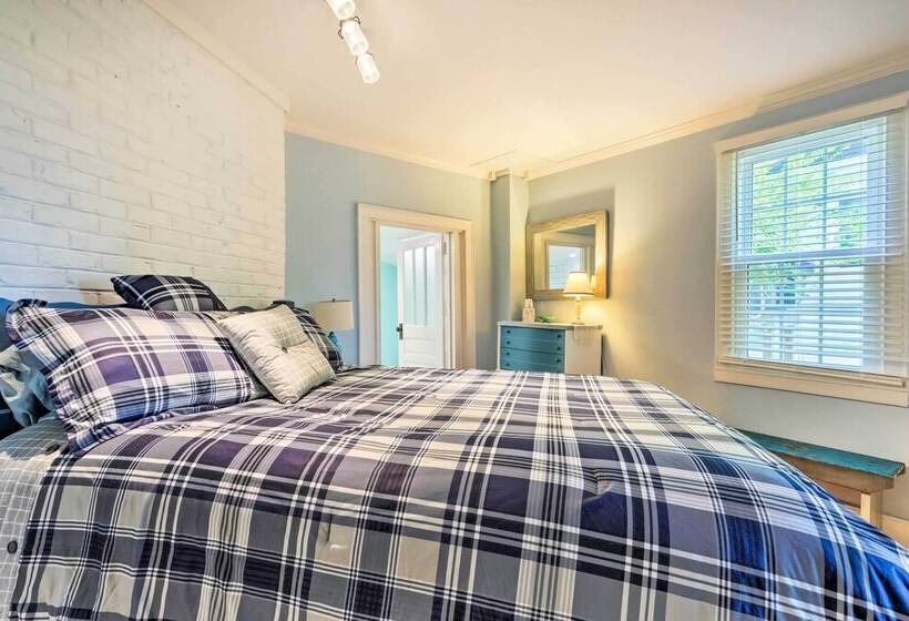 Pet Friendly Quantico Home W/ River Views!