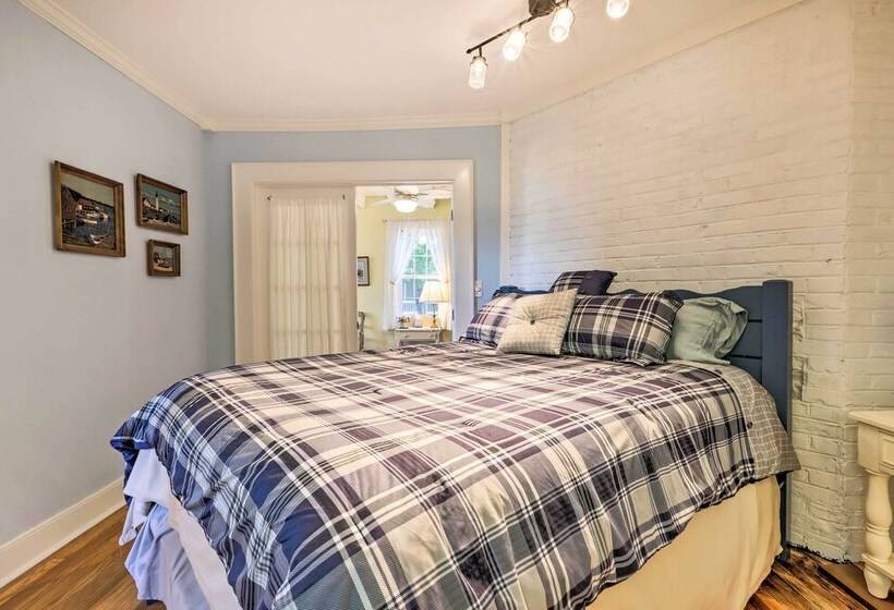 Pet Friendly Quantico Home W/ River Views!