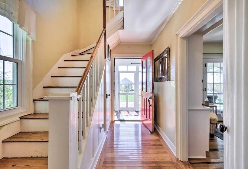 Pet Friendly Quantico Home W/ River Views!