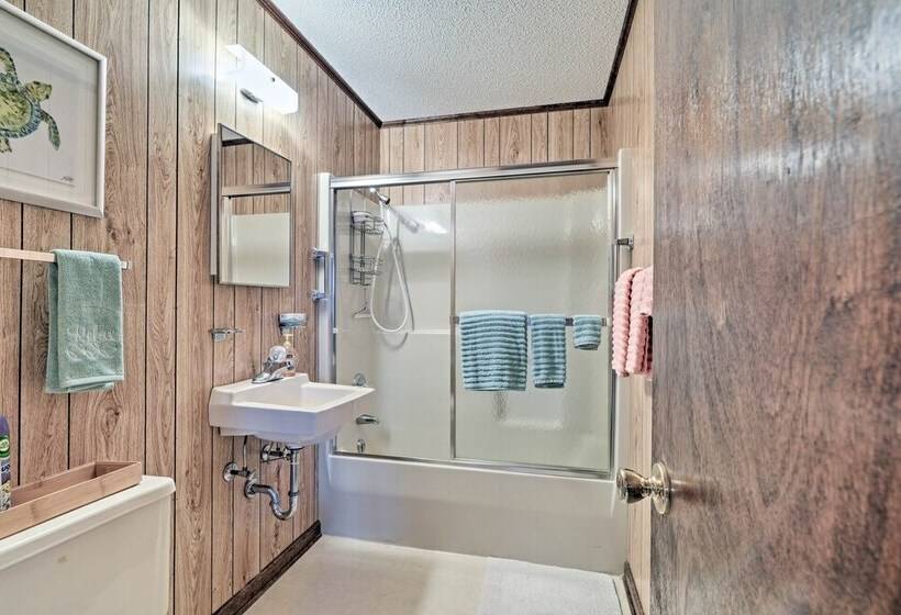 Pet Friendly Second Row House Steps To Beach!