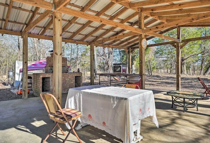 Dog Friendly Senatobia Cottage W/ Fishing Pond!