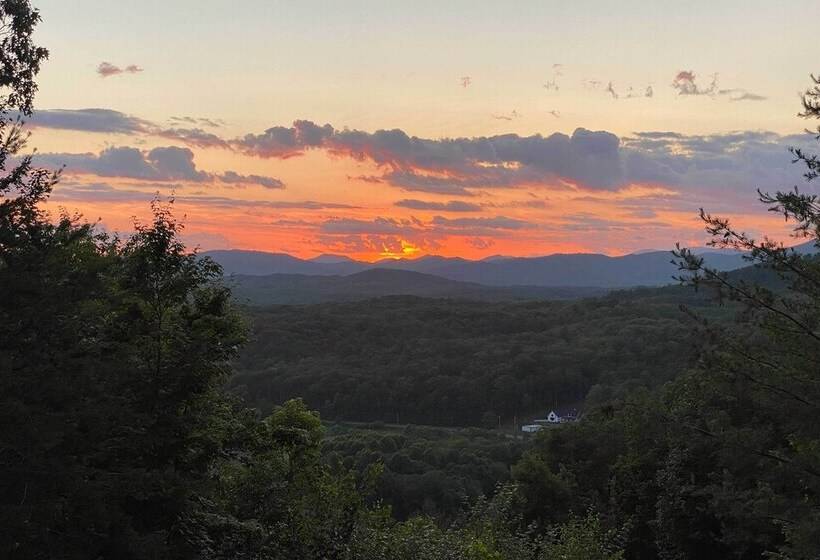Picturesque Murphy Cabin W/ Fire Pit & Views!