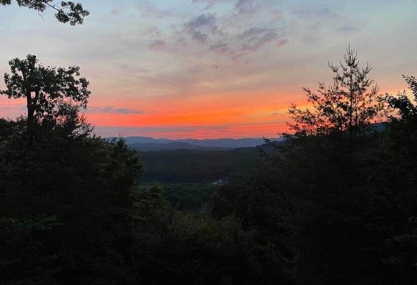 Picturesque Murphy Cabin W/ Fire Pit & Views!
