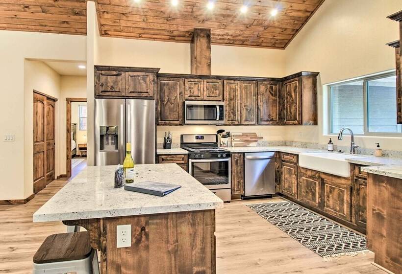 Fire Pits, Spacious Yard: Wooded Pinetop Escape!