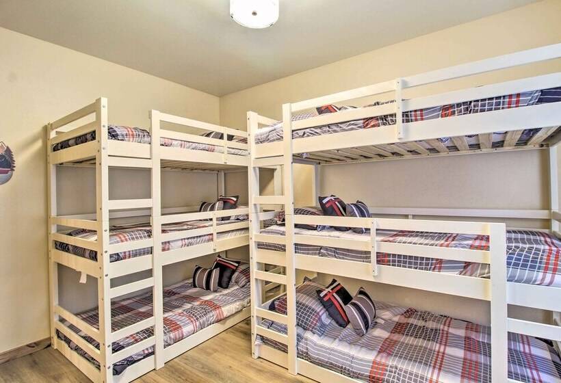 Fire Pits, Spacious Yard: Wooded Pinetop Escape!