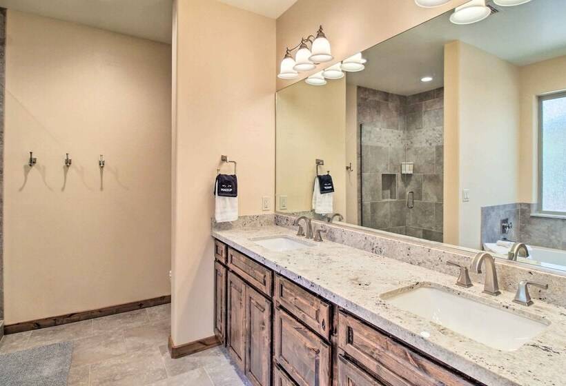 Fire Pits, Spacious Yard: Wooded Pinetop Escape!