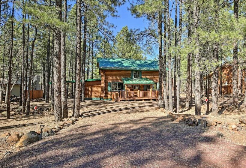 Near Dining, Hiking & Golf: Pinetop Log Cabin!