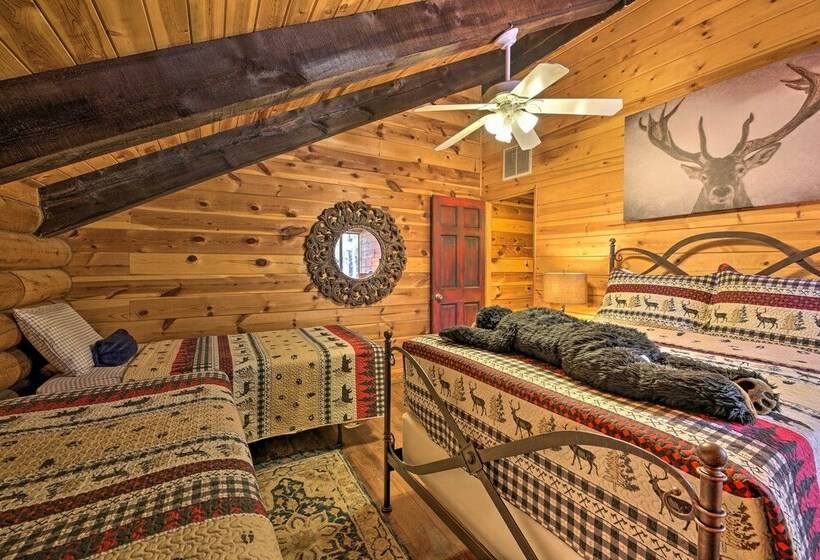 Near Dining, Hiking & Golf: Pinetop Log Cabin!