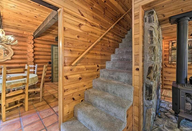 Near Dining, Hiking & Golf: Pinetop Log Cabin!