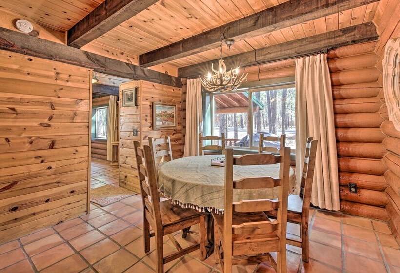Near Dining, Hiking & Golf: Pinetop Log Cabin!