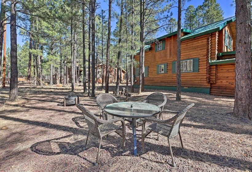 Near Dining, Hiking & Golf: Pinetop Log Cabin!