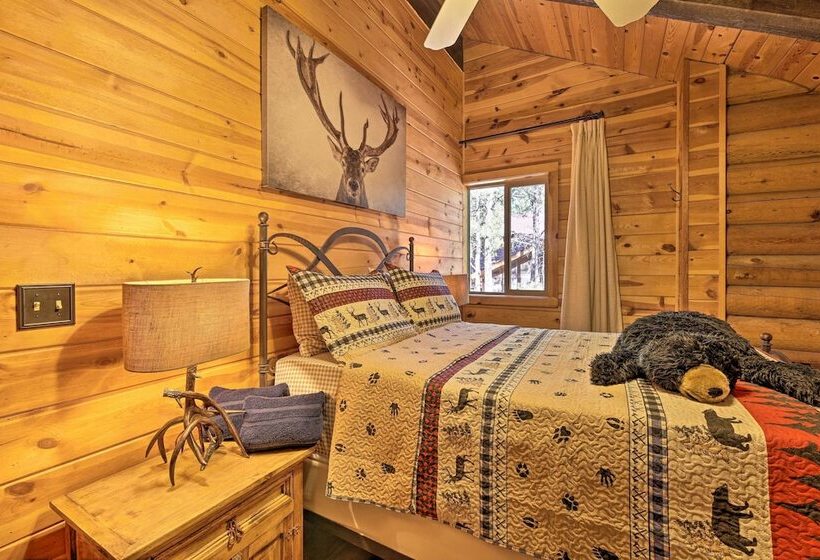 Near Dining, Hiking & Golf: Pinetop Log Cabin!