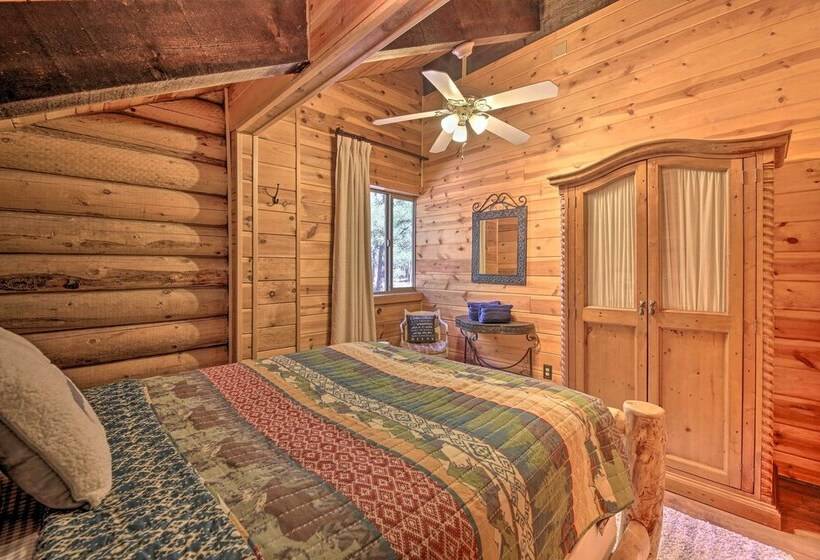 Near Dining, Hiking & Golf: Pinetop Log Cabin!