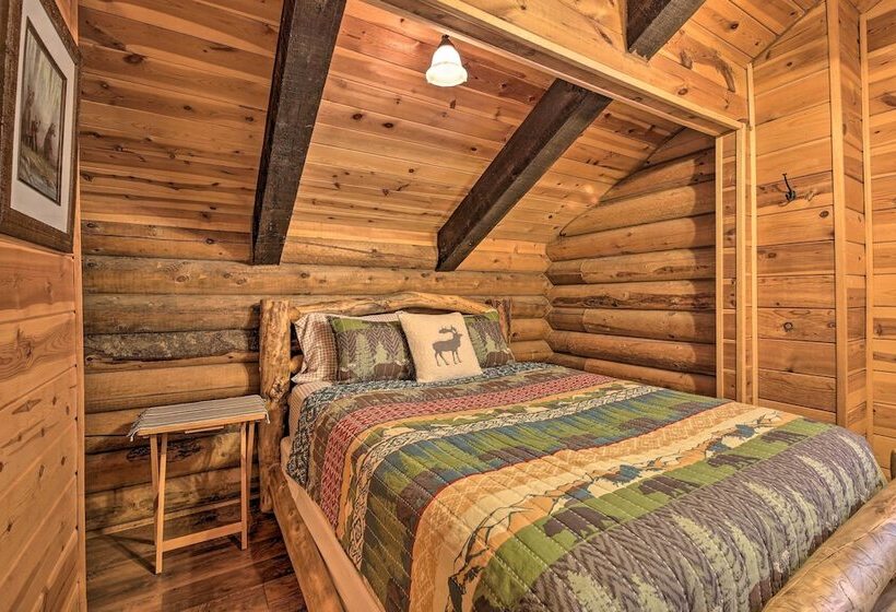 Near Dining, Hiking & Golf: Pinetop Log Cabin!
