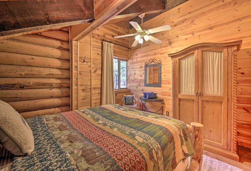 Near Dining, Hiking & Golf: Pinetop Log Cabin!
