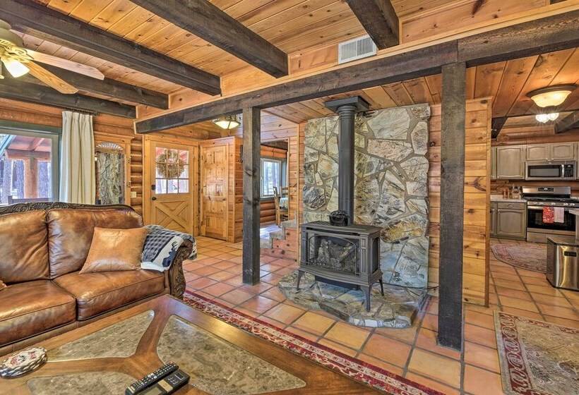 Near Dining, Hiking & Golf: Pinetop Log Cabin!