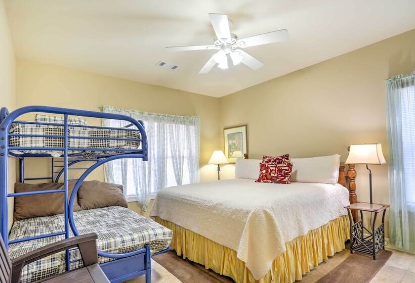 Gulf Shores Family Home W/ Deck, Walk To Beach!