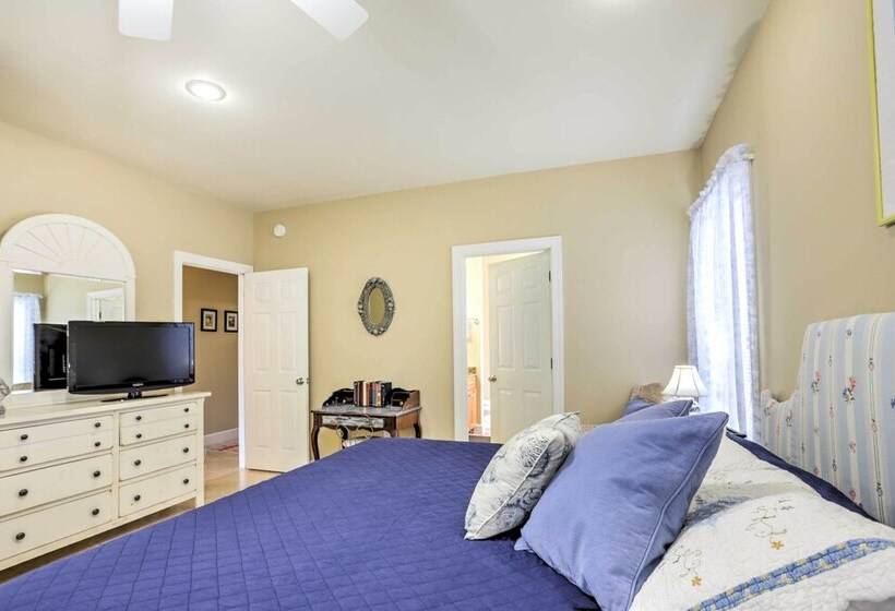 Gulf Shores Family Home W/ Deck, Walk To Beach!