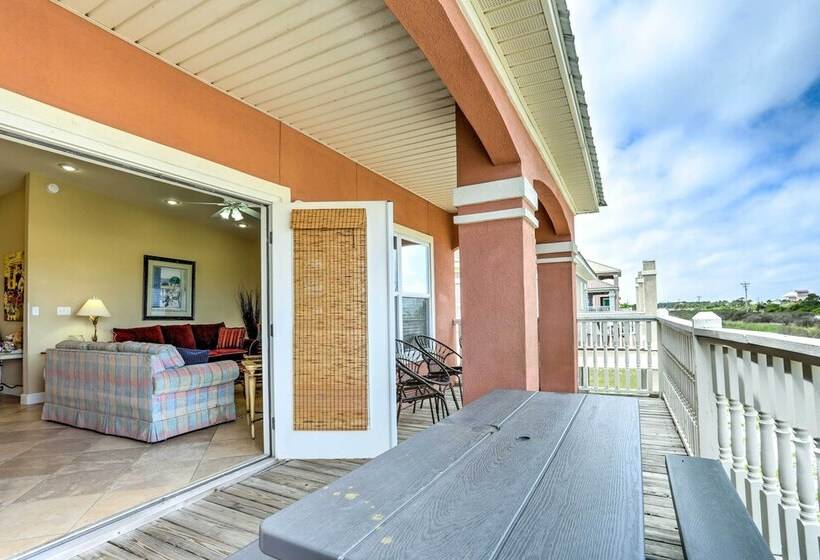 Gulf Shores Family Home W/ Deck, Walk To Beach!