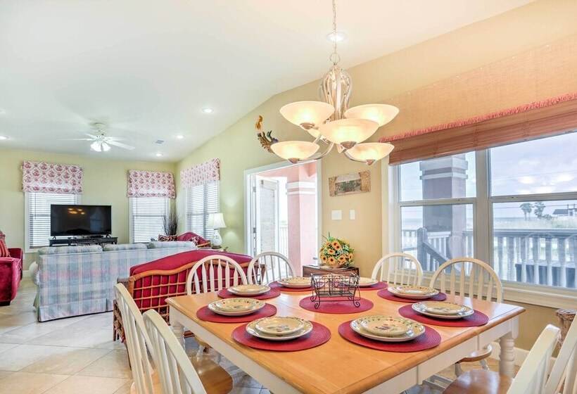 Gulf Shores Family Home W/ Deck, Walk To Beach!